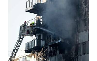 incendio valencia almeno 4 morti la sindaca tra 9 e 15 dispersi i soccorritori non riescono ad entrare negli edifici distrutti