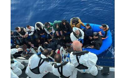 Lampedusa, ragazza 18enne muore annegata nello sbarco. Il sindaco si commuove: «In viaggio con le cugine, sognava l’Italia»