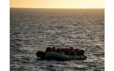 naufragio in libia 61 dispersi e 25 sopravvissuti frontex onde di 2 5 metri ocean viking gi fuori area non possiamo intervenire