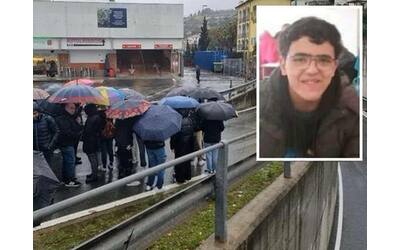 Sanremo, fratelli investiti: i compagni di scuola del 17enne ucciso dal camion bloccano la strada: «Non siamo sicuri»