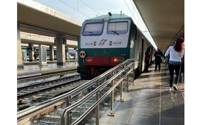 Treni, il rapporto Pendolaria 2024: «Da Trapani a Ragusa servono 13 ore, in Calabria i convogli hanno di media più di 20 anni»