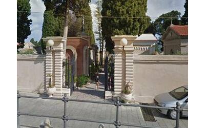 Tropea, il cimitero è pieno: il Comune promette mille euro a ogni famiglia che scelga la cremazione