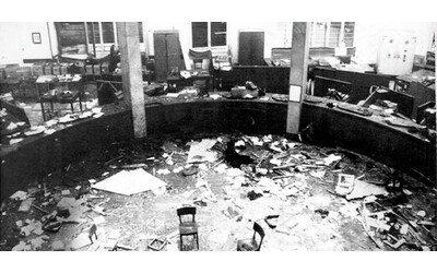 44 anni fa la strage di piazza fontana un sanguinoso fil rouge unisce i 5 attacchi del 12 dicembre