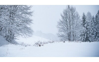 abbondanti nevicate nel nord italia forte pericolo di valanghe dall alto adige alla lombardia