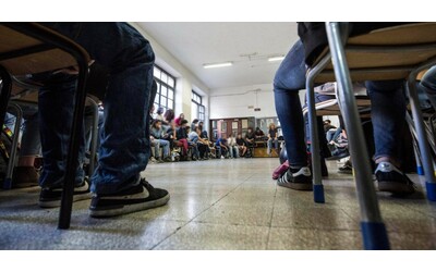 Acerra, sospesi 70 studenti per avere occupato il liceo: protestavano contro...