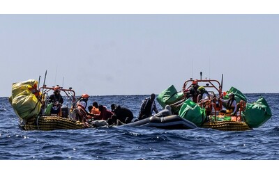 altro naufragio nel mediterraneo 60 migranti morti dopo essere rimasti per giorni alla deriva i 25 salvati in condizioni critiche