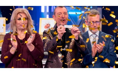 amadeus fa il botto con affari tuoi speciale lotteria italia 5 537 000 spettatori e il 31 4 di share si aggiudica la serata del 6 gennaio