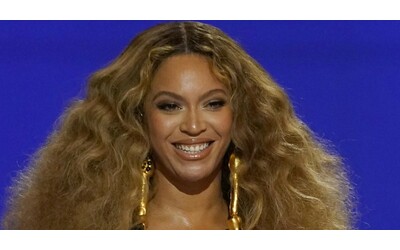 Anche Beyoncé lancia una linea di prodotti per capelli: perché tutte le...