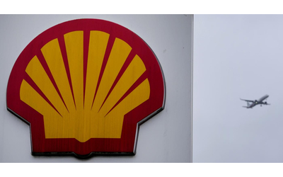 Anche il colosso Shell si appresta a ridurre gli impegni ambientali. “Il guadagno degli azionisti viene prima di tutto”