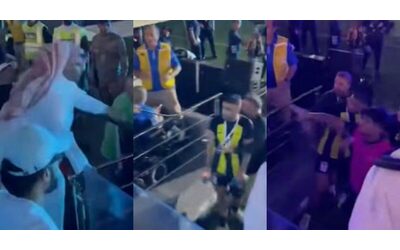 arabia saudita calciatore preso a frustate da uno sceicco dopo la supercoppa il video che smaschera lo sportwashing del regime