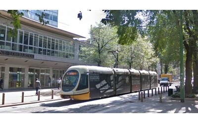 Autista del tram picchiato in centro a Milano da un passeggero: fermato l’aggressore