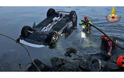 Auto nel lago di Como, vigile fuori servizio si tuffa ed estrae le persone a...