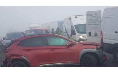 Autobrennero chiusa per nebbia tra Verona e Modena: sabato maxi tamponamento con 21 auto e un tir