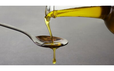 Bere un cucchiaio di olio di oliva a digiuno ogni mattina è il nuovo trend:...