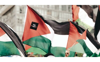 berlino colp un agente durante manifestazione pro palestina italiano condannato a 8 mesi