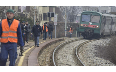 Bimbo di 9 anni travolto da un treno vicino a Torino. Era scappato da una comunità