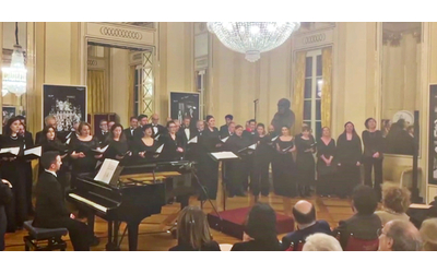 Bis con sorpresa alla Scala di Milano: il coro canta “Bella ciao” e il pubblico batte le mani a tempo – Video