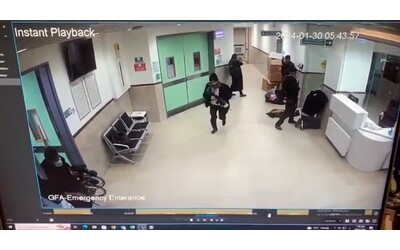 blitz delle forze speciali israeliane in un ospedale di jenin mascherati da pazienti medici e inservienti hanno ucciso 3 terroristi