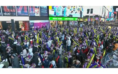 Capodanno, così New York ha salutato il 2024: i festeggiamenti a Times Square