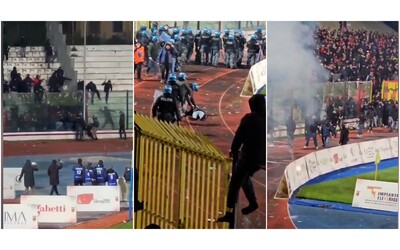 casertana foggia partita sospesa dopo gli scontri ferito un tifoso casertano le due squadre giocheranno il prossimo match a porte chiuse