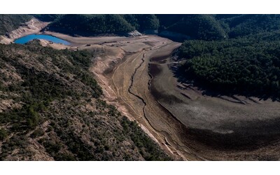 Catalogna, emergenza siccità: acqua razionata a 6 milioni di persone, anche...