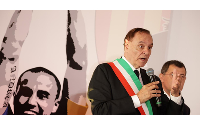 Concorsopoli di Benevento, il Pd “scarica” il suo sindaco vincitore e attacca Clemente Mastella: “Pagina indecorosa”