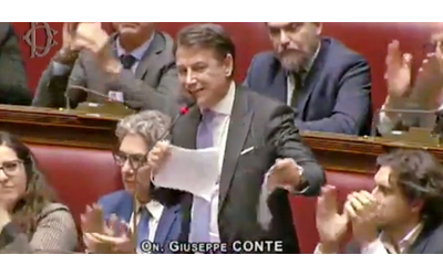 Conte strappa il testo del salario minimo alla Camera e attacca il governo:...