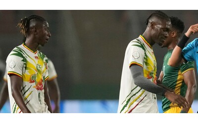 Coppa d’Africa, due giocatori del Mali in campo con la malaria. Bassetti:...