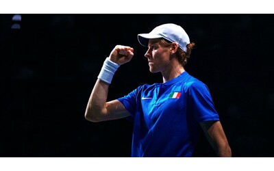 Coppa Davis, finale Italia-Australia: in campo Sinner, se vince l’Italia è campione. L’azzurro avanti di un set contro De Minaur