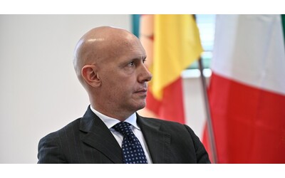 corruzione e traffico d influenze per un appalto da quattro milioni quattro arresti a roma anche il figlio dell ex ministro visco