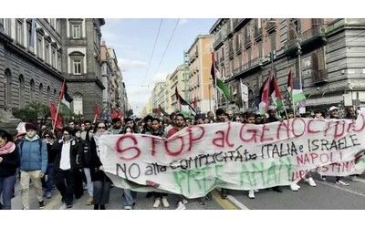 corteo pro palestina a napoli 200 persone in piazza stop al genocidio no alla complicit tra italia e israele video