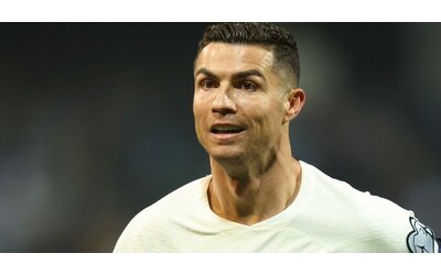 Cristiano Ronaldo in versione pugile: espulso, se la prende con arbitro e...