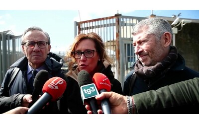 Cucchi visita il Cpr di Ponte Galeria con Scalfarotto e Verini: “Luoghi...