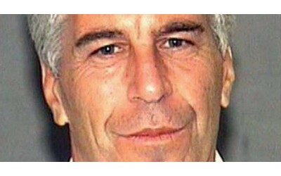 Dalla modella suicida alle minacce di Clinton a Vanity Fair, i nuovi file sul caso Epstein: “Minorenni ai potenti per ricattarli”