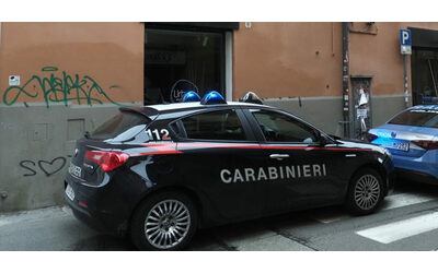 Donna uccisa a coltellate dal marito in provincia di Bergamo. È il 12esimo...