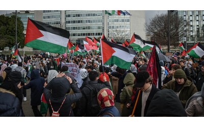 dopo pisa migliaia in strada per la palestina a milano il corteo per chiedere lo stop al genocidio a gaza foto