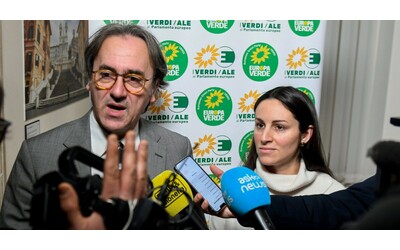 Eleonora Evi si dimette da portavoce di Europa Verde: “E’ un partito personale e patriarcale”. Bonelli: “La parità? Non c’entra col suo addio”