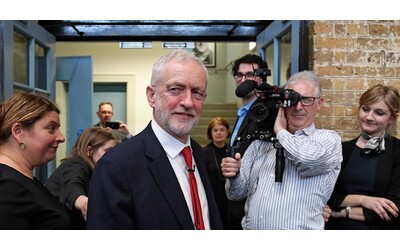elezioni in gran bretagna jeremy corbyn si candida da indipendente il labour di starmer lo espelle