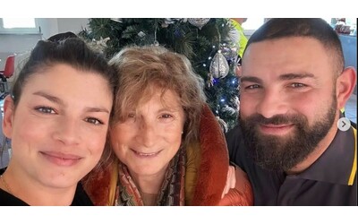Emma Marrone trascorre il Natale nella caserma dei Vigili del Fuoco di Piacenza: “Mio fratello è in servizio ma si sta insieme”