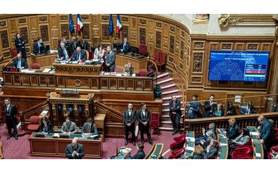 francia arriva il s del senato perche l aborto sia una libert garantita dalla costituzione