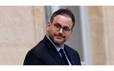 francia il ministro della salute si dimette in polemica con la legge sull immigrazione che piace a le pen