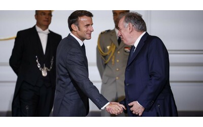 Francia, l’ex ministro Bayrou “scagionato” dalle accuse di usare fondi...