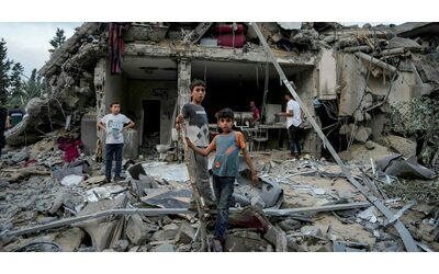 gaza bombe su una scuola che ospita sfollati 4 morti e diversi feriti una vittima in cisgiordania