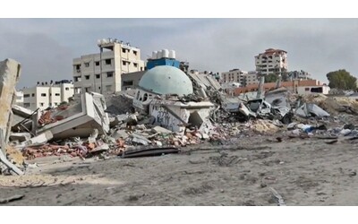 gaza city ridotta in macerie dopo tre mesi di bombardamenti i video girati nelle strade tra gli edifici distrutti
