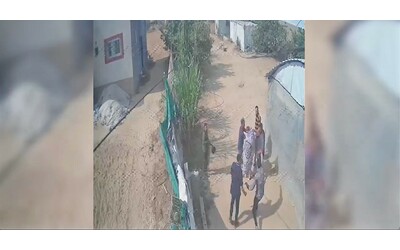 gaza israele diffonde video dei due bambini ostaggi di hamas ariel e kfir bibas preoccupati per la loro sorte