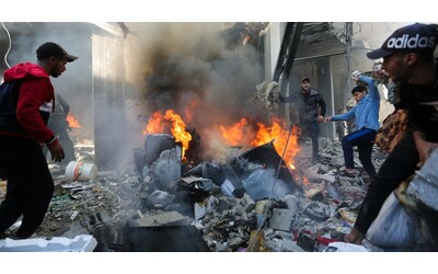 gaza la diretta bombardati edifici residenziali nella striscia 26 vittime raid in campo profughi in cisgiordania 5 morti