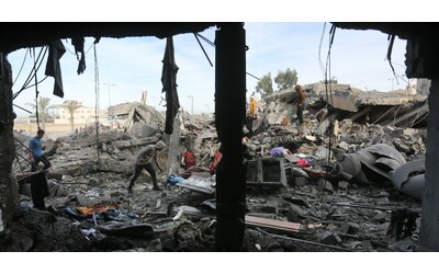 Gaza, la diretta – La tregua e il rilascio degli ostaggi slittano di 24 ore: “Questioni amministrative, nessuna rottura”