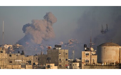 Gaza, la diretta – Nuovi bombardamenti di Israele: “Decine di morti”. L’Iran: “Giustiziato un agente del Mossad”