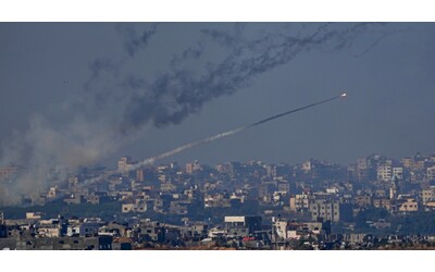 Gaza, la diretta – Pesanti raid israeliani a Khan Younis e Rafah. Hamas:...