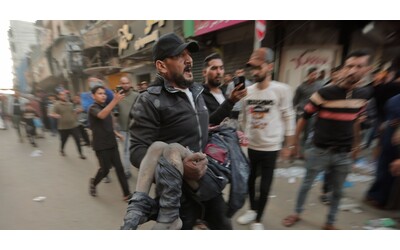 Gaza, la diretta – Qatar: “Vicini a un accordo su tregua e rilascio degli ostaggi”. Hamas: “Manca l’ok di Israele”. Raid sul campo profughi di Nuseirat: 17 morti